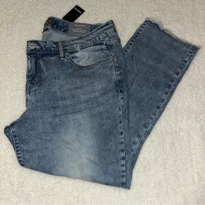 Torrid Crop Boyfriend Mid Rise Jeans 18 NWT